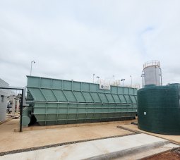 Decantador verde da ETA industrial automatizada