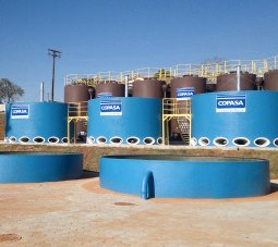 Reatores azuis da Copasa com filtro biológico