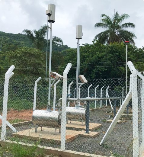 Queimadores de biogás em aço inoxidável dentro de área cercada